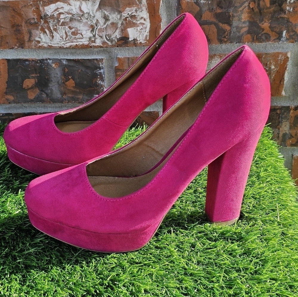 QUPID Marc Fushia Pink Suede Platform Pumps,  women's size 8.5
